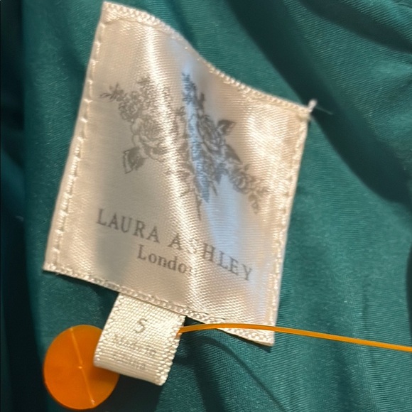 Laura Ashley London Girls 5 Green Lace Dress with Puff Sleeves - Picture 10 of 12